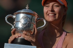 开云体育-莎拉波娃回归赛场，关键助攻首场状态亮眼，勇士观众沸腾！的简单介绍