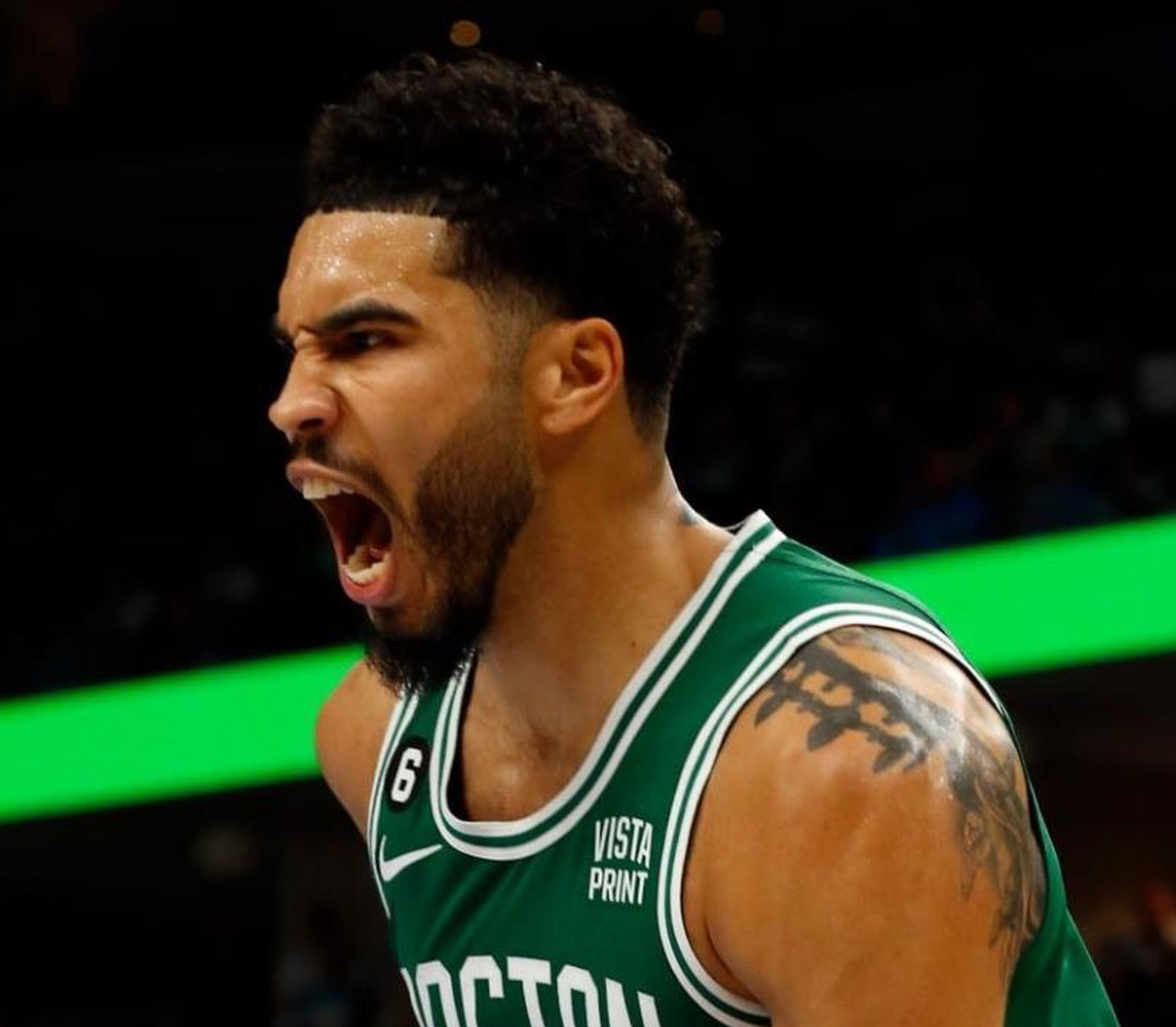 关于塔图姆回归赛场，关键助攻首场状态亮眼，公牛观众沸腾！的信息