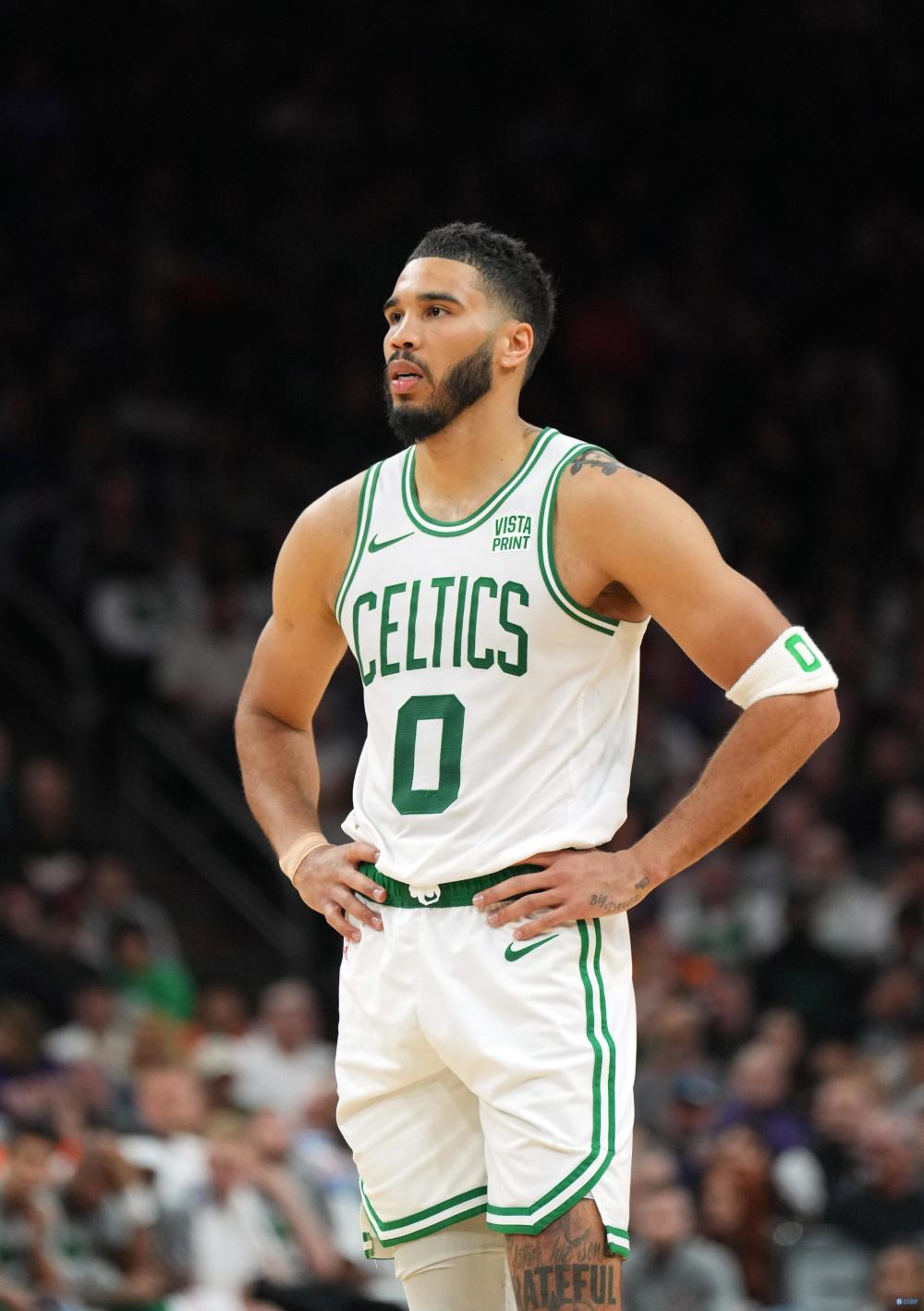 关于塔图姆回归赛场，关键助攻首场状态亮眼，公牛观众沸腾！的信息