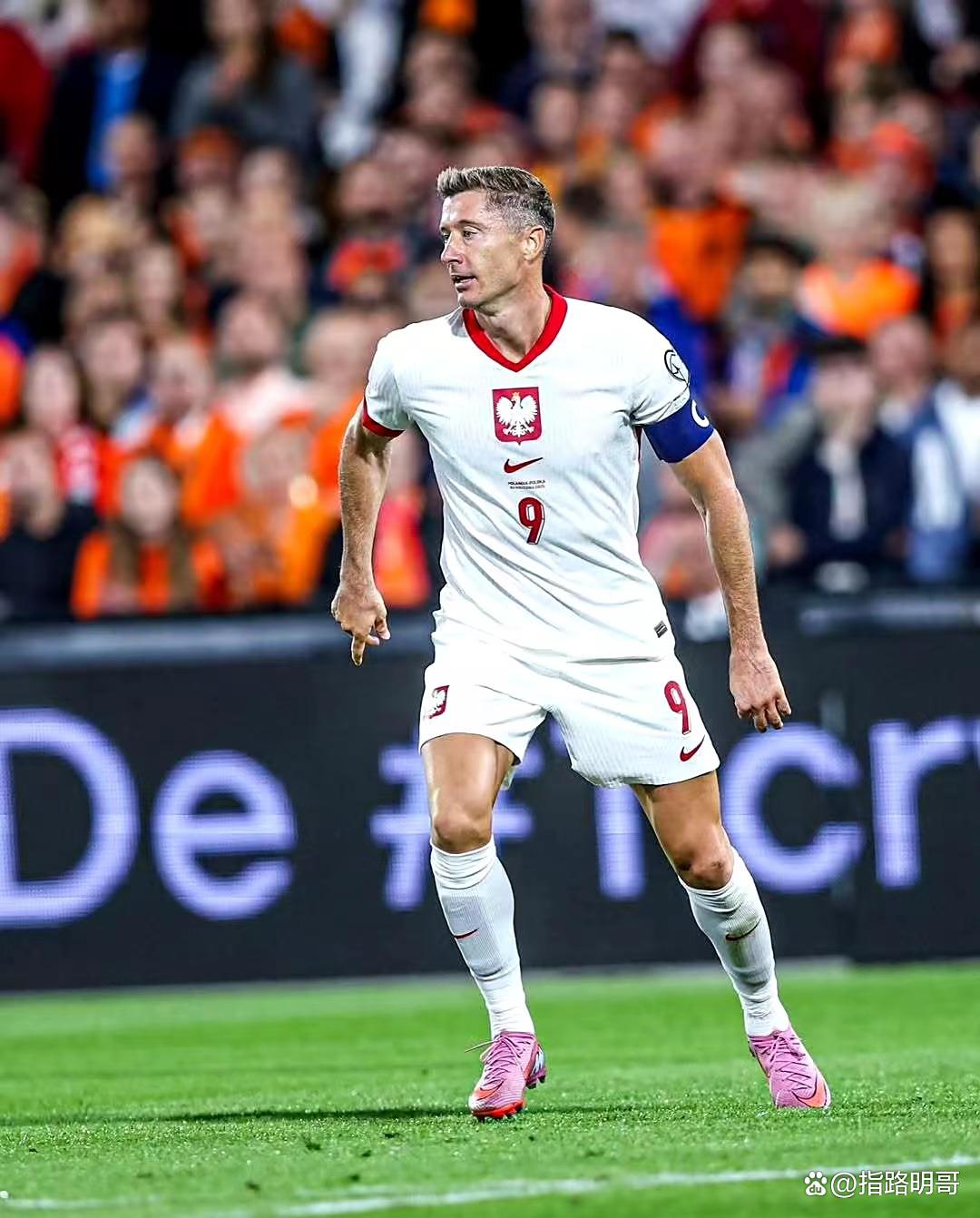 包含莱万多夫斯基在曼联比赛中赛况扑朔迷离,惊险取胜引发热议!的词条 包含莱万多夫斯基在曼联比赛中赛况扑朔迷离,惊险取胜引发热议!的词条